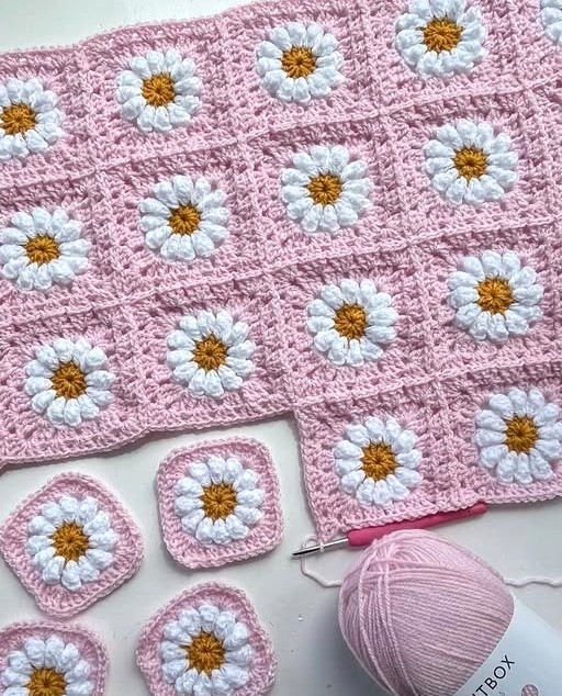 Daisy Square Free Pattern