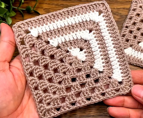 Crochet Modern Granny Square: A Stylish Twist
