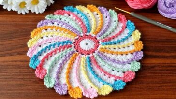 How to Crochet a Colorful Table Design
