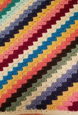 Slanted Shell Throw Blanket