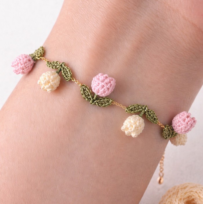 American Lily Bud Bracelet Pattern